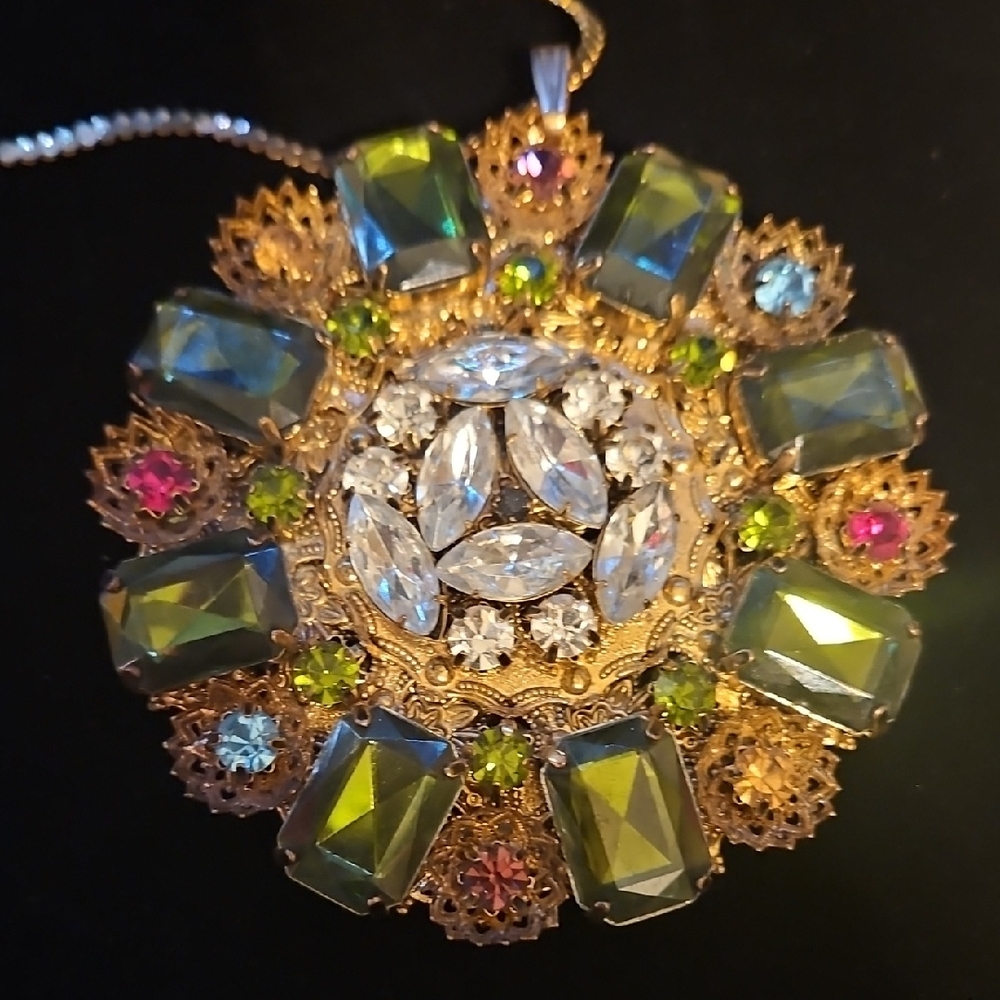 Vibrant Gold and Green Statement Necklace - Picture 4 of 5